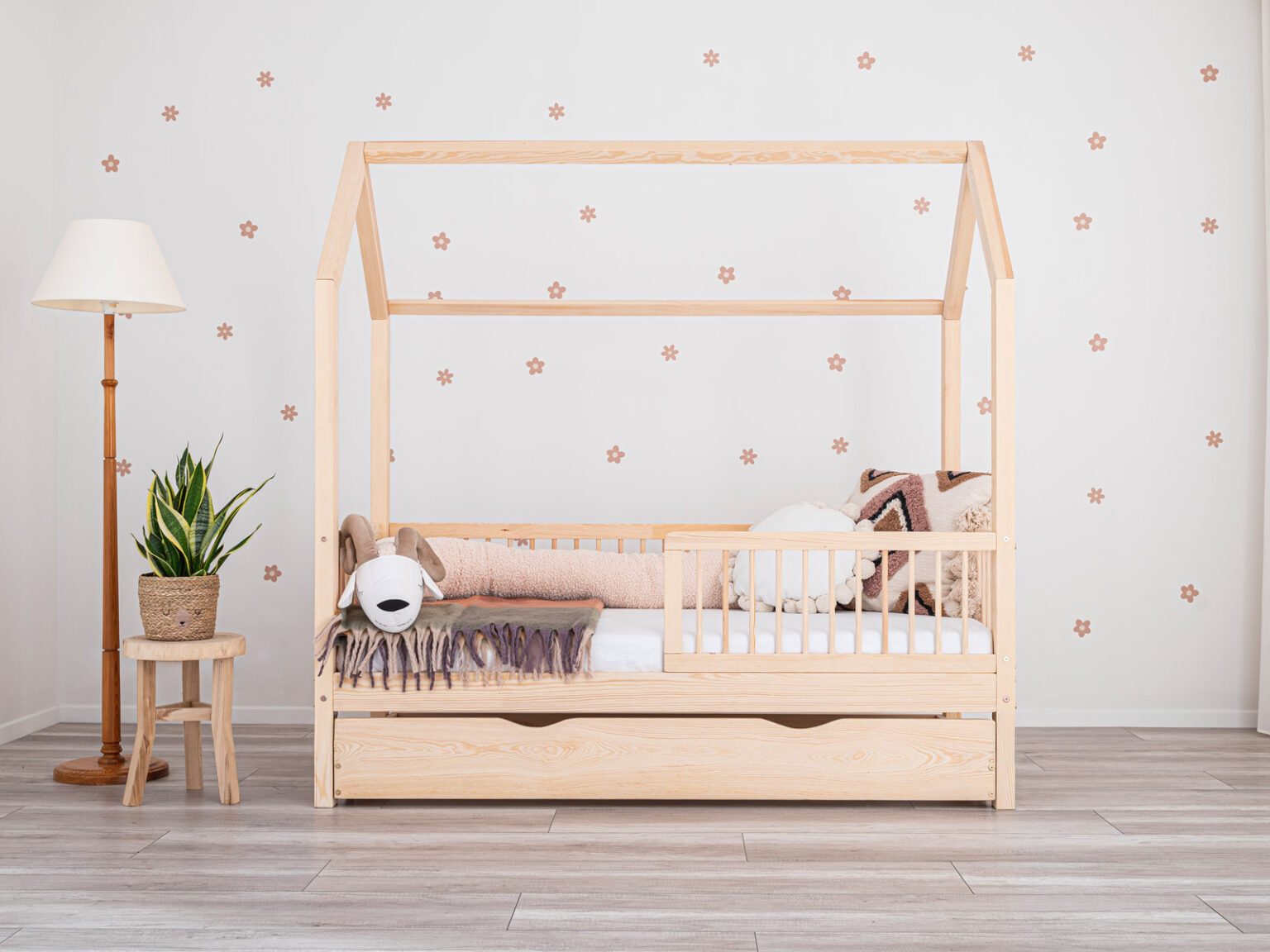 Luno wooden house bed for kids