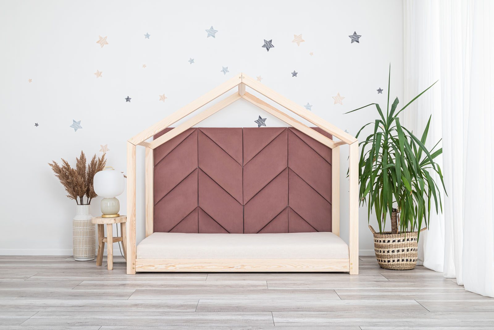 Upholstered wall panels - Herringbone. Color: Rose pink 63. In the picture: size 40x34,5 cm.