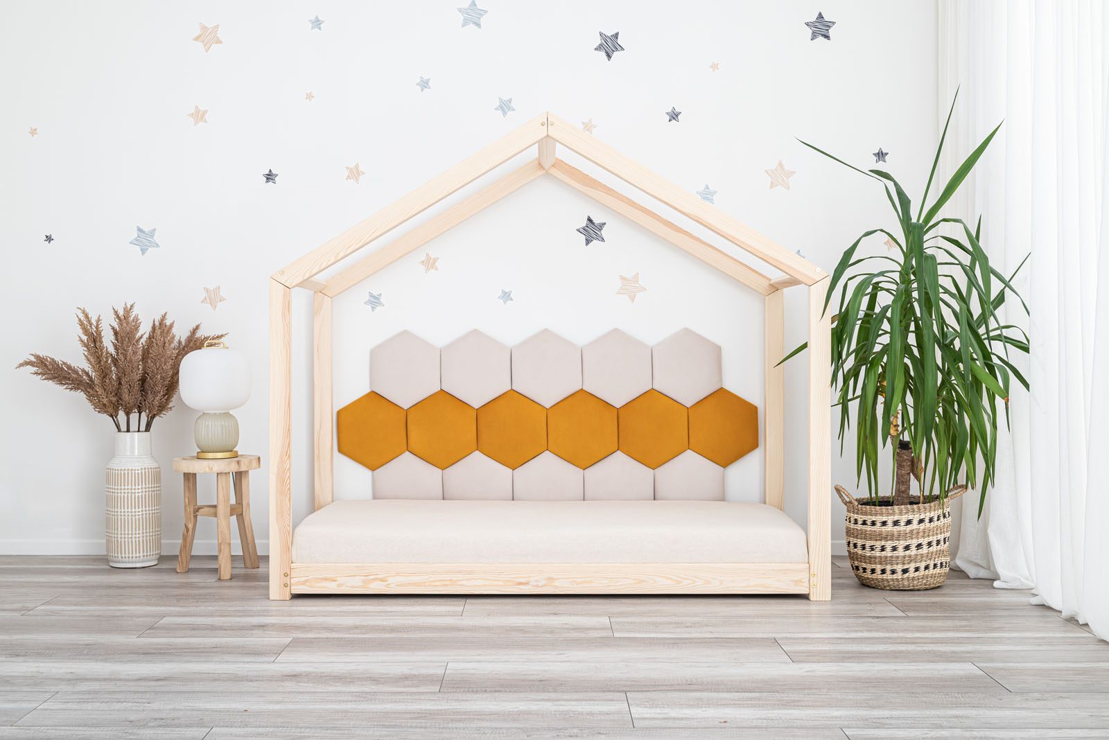 Upholstered wall panels - Honeycomb. Colors: 06 Cream, 48 Sunny Yellow. In the picture: size 30x26 cm.
