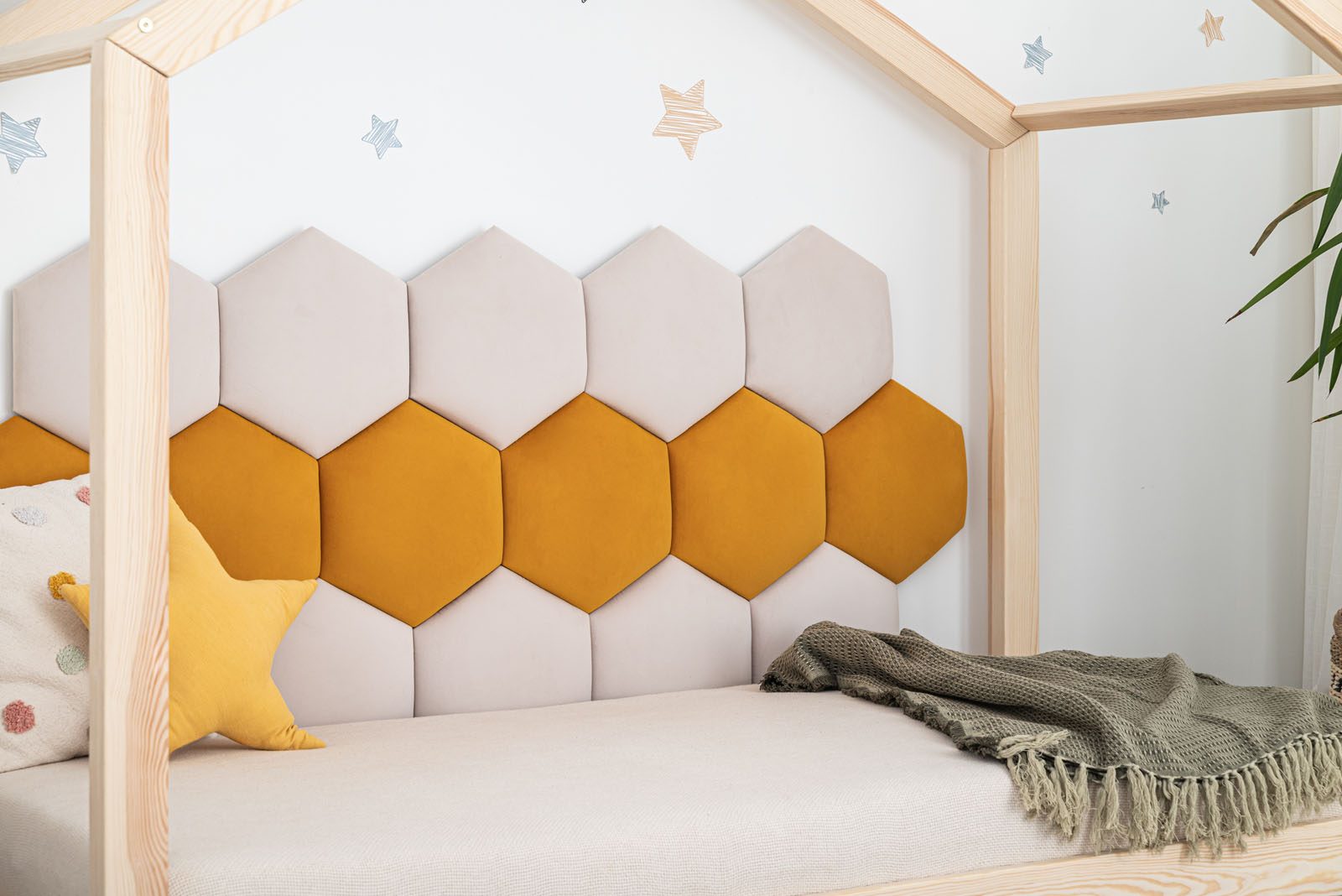 Upholstered wall panels - Honeycomb. Colors: 06 Cream, 48 Sunny Yellow. In the picture: size 30x26 cm.