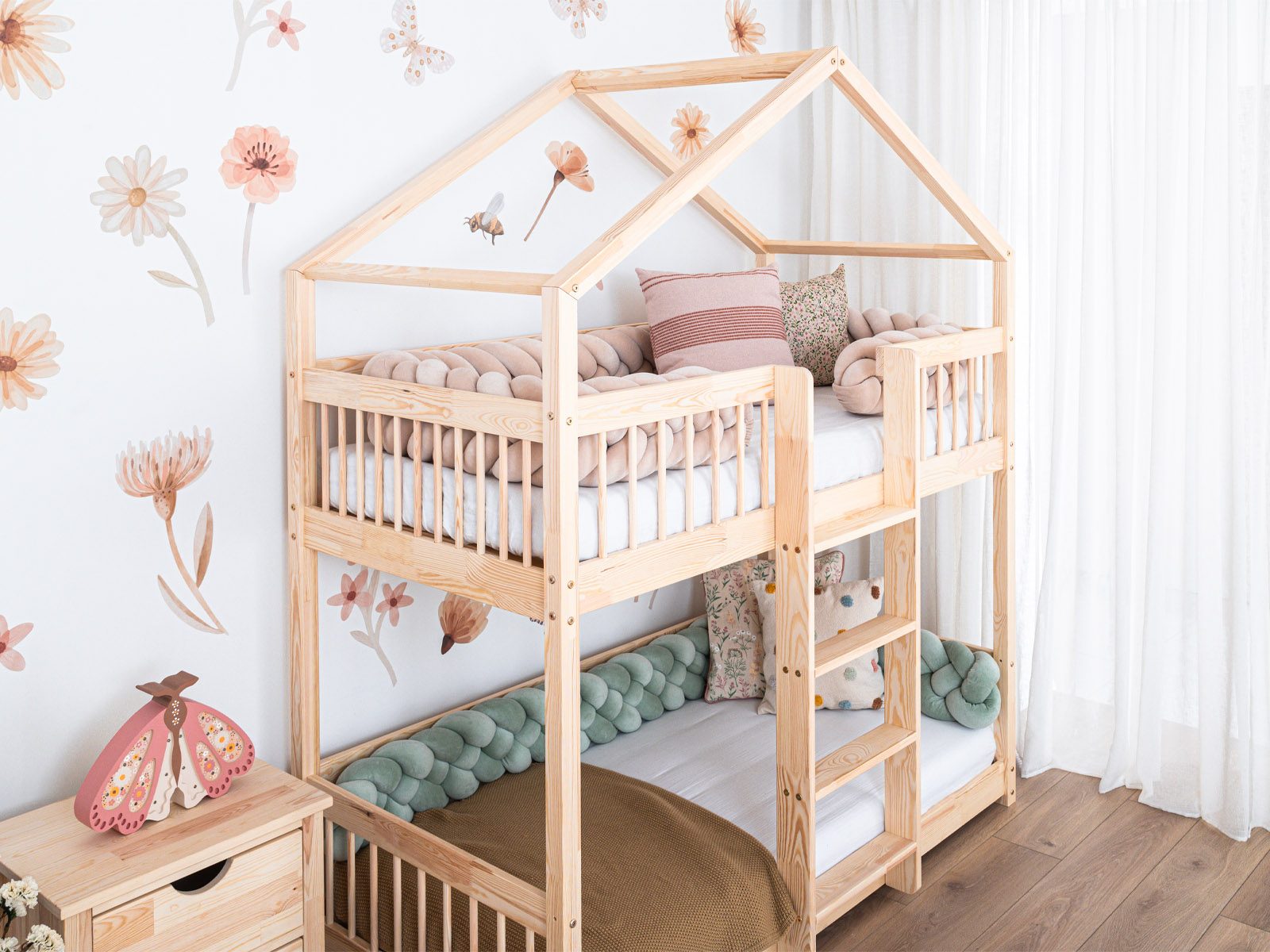 Ayla II, Rail design: Round, Height of legs: Floor bed, Railing for the lower bed: Yes.